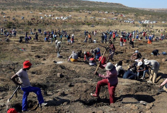 'Cơn sốt kim cương' ập đến ngôi làng Nam Phi sau phát hiện bất ngờ