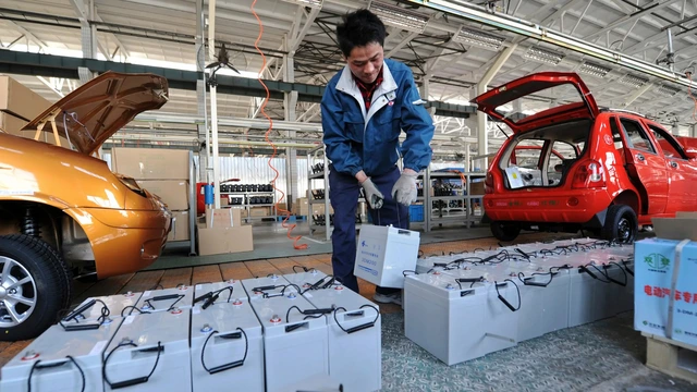 Kỳ hạn 8 năm đã đến, 20 triệu pin xe điện sắp hết hạn: Trung Quốc trả nổi "món nợ khổng lồ" này không?
